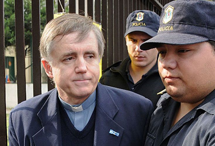 Como el Papa no lo recibe, una víctima de Grassi le escribió a Benedicto XVI