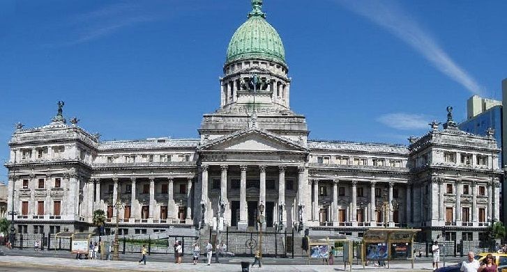 El Congreso tratará el "mega DNU" en medio de internas del oficialismo
