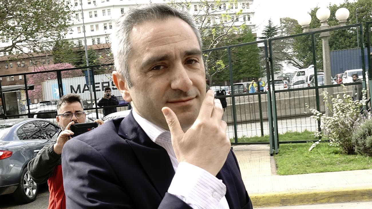 Larroque pidió "no repartir culpas" pero recordó los cambios de gabinete en elecciones anteriores