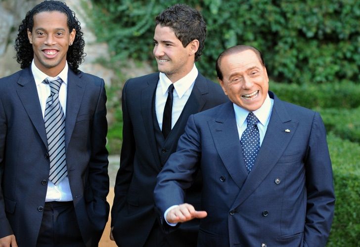 Berlusconi disfrazaba de Ronaldinho a "sus" chicas
