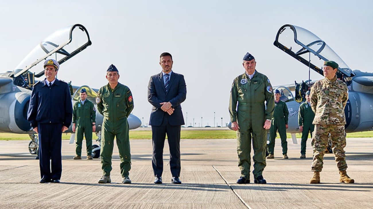 Beechcraft B200 Hurón, IA- 63 Pampa III y Hughes 500: cómo son los nuevos aviones y helicópteros de la Fuerza Aérea Argentina