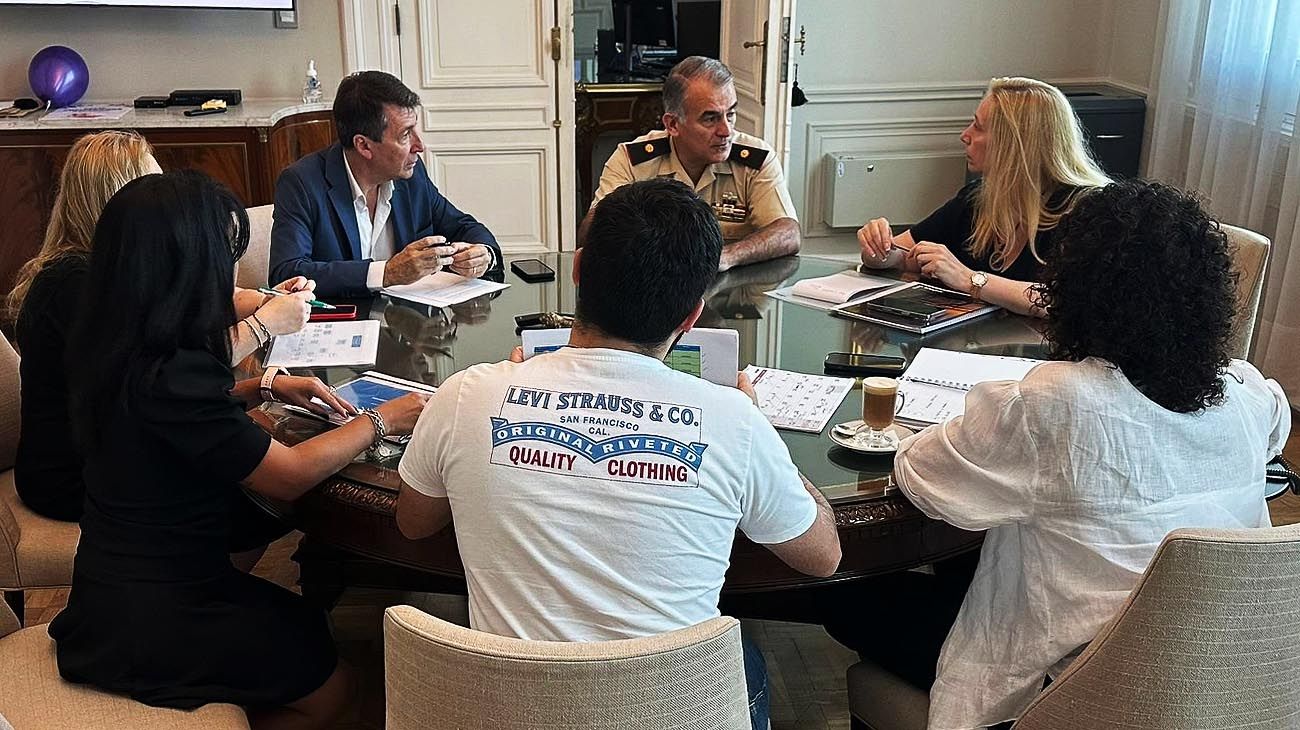 El saludo de Javier Milei a Karina por su cumpleaños y el festejo en Casa Rosada con una "jornada de trabajo"