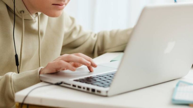 Acusación confirmó elevación a juicio al joven que sexualizó imágenes de compañeras
