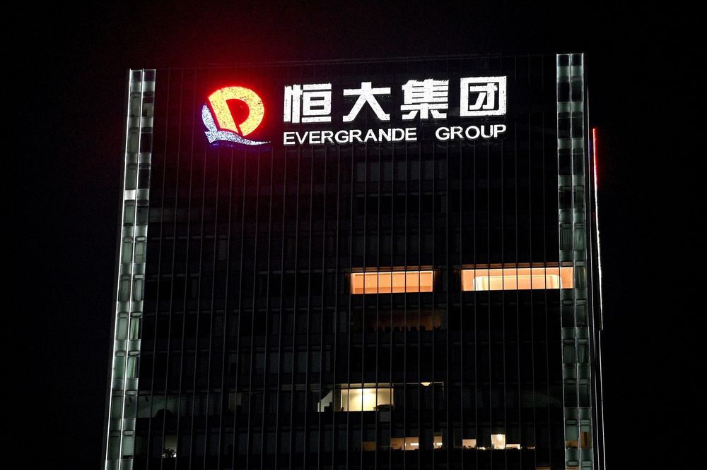 Evergrande evita el default a último momento