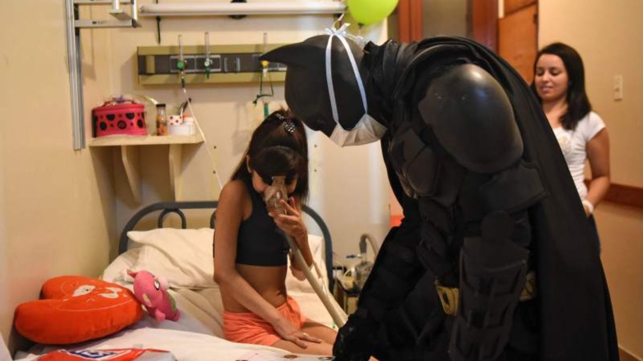 La historia del Batman Solidario de La Plata que será nombrado 'Vecino Destacado'