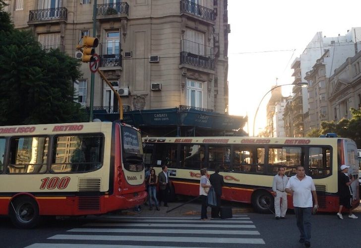 Dos accidentes en transporte público dejan 40 heridos