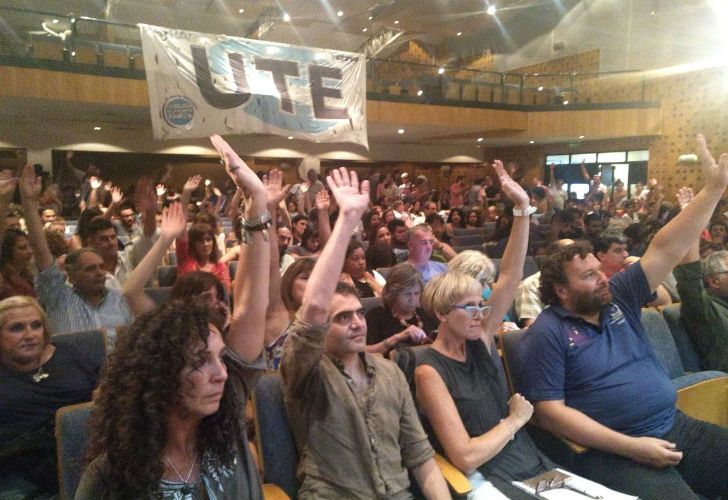 Interna entre los maestros porteños: un gremio acepta el 15% de aumento