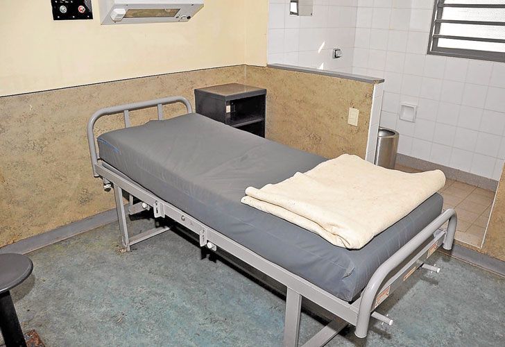 Milani, ‘indignado’ y aislado en una celda de dos por tres metros