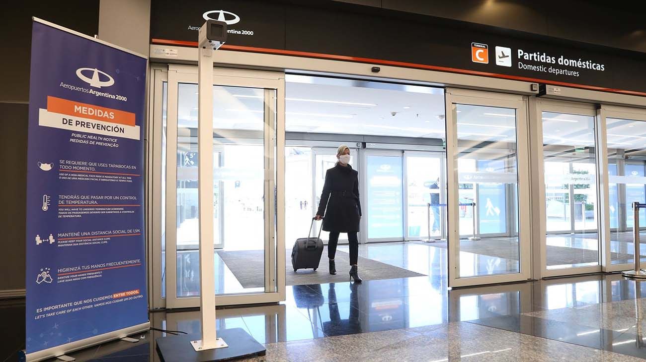 A partir del lunes viajar en avión será más caro