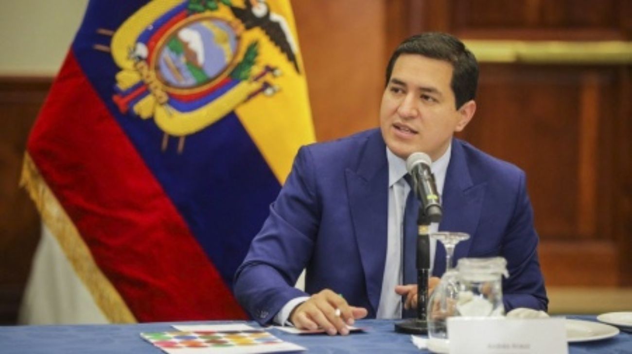 Andrés Arauz: "La dolarización es una invitación al narcolavado"