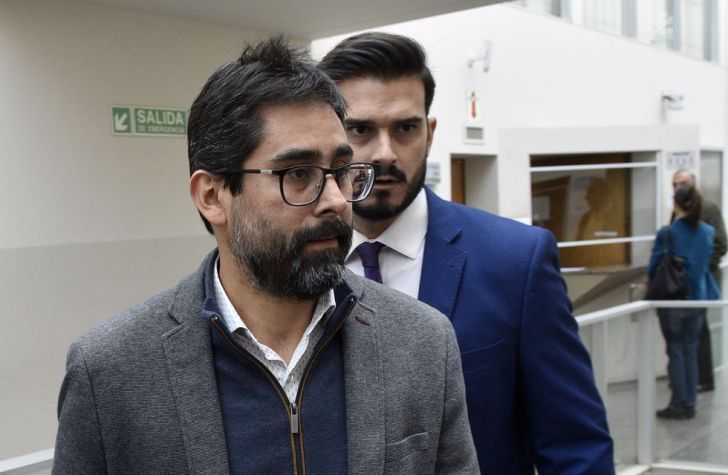 Garzón define su competencia para investigar también a los funcionarios
