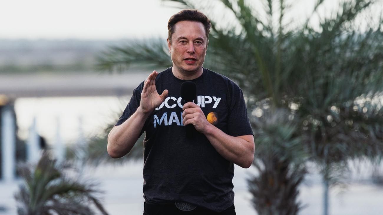 La fortuna de Elon Musk se desploma y las acciones de Tesla en mínimos