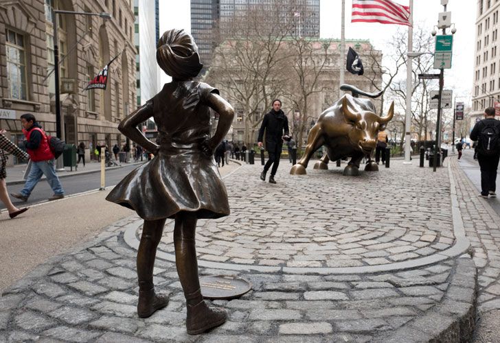 La “niña sin miedo” que enfrenta al toro de Wall Street