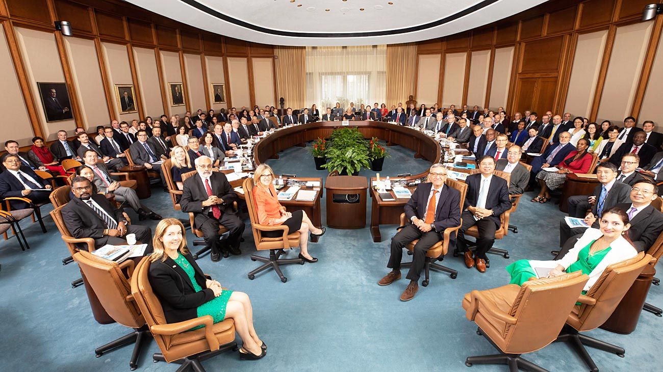 El FMI se reúne pero demora la señal política que espera el Gobierno