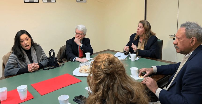 Reconocidos profesores de derecho de EE.UU. en Argentina: constitucionalismo, migración y monopolios