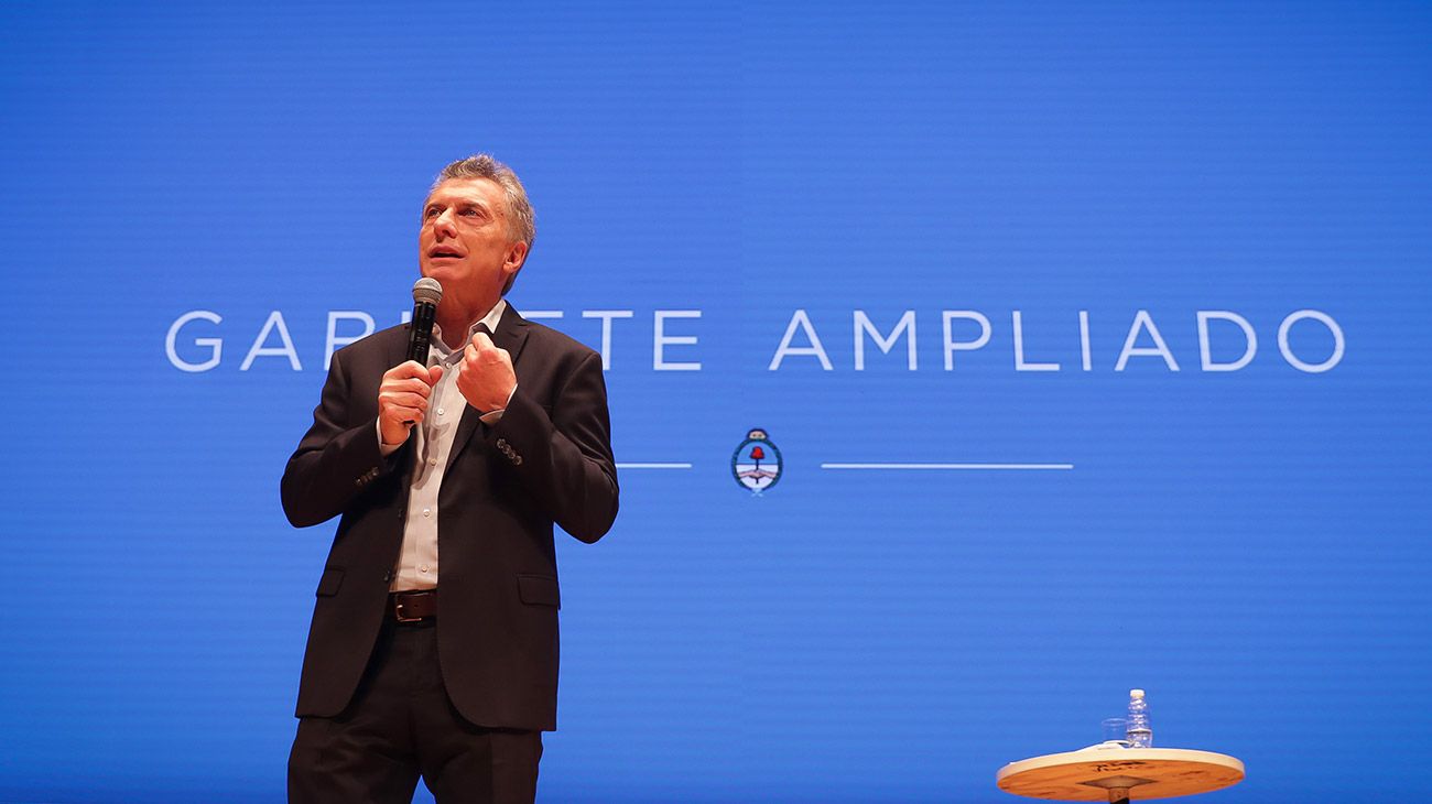 Según una encuesta, en un balotaje Macri solo le ganaría a Cristina