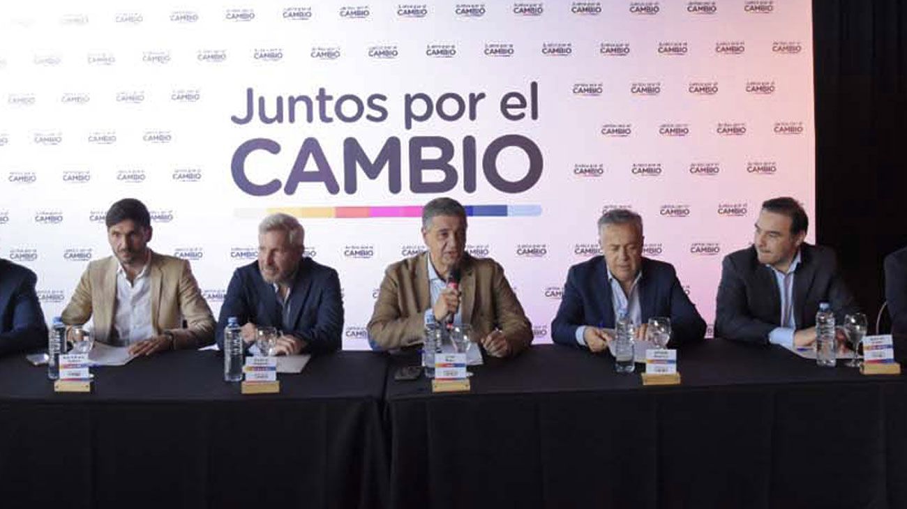 Jefes provinciales de JxC buscan acordar la ley Bases con LLA