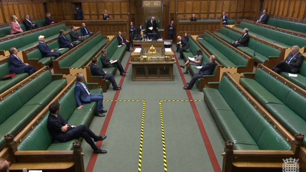 Vía Zoom y con distancia social: el Parlamento británico reanudó las sesiones