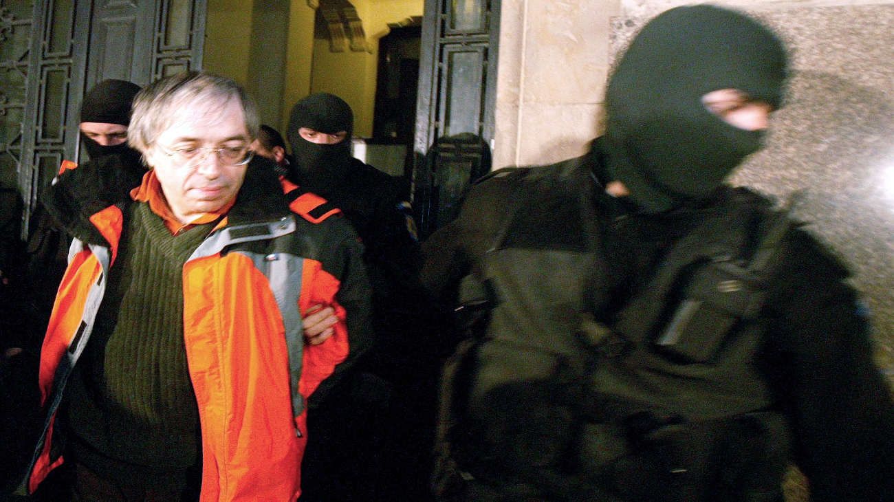 Trata de personas, secuestro y violación: detuvieron al gurú y a 40 miembros de una secta internacional de yoga