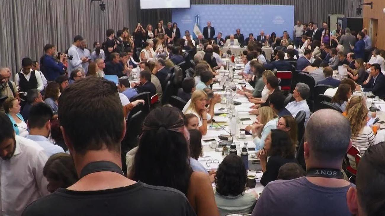 Comenzó el tenso debate en comisiones para tratar la Ley de Bases