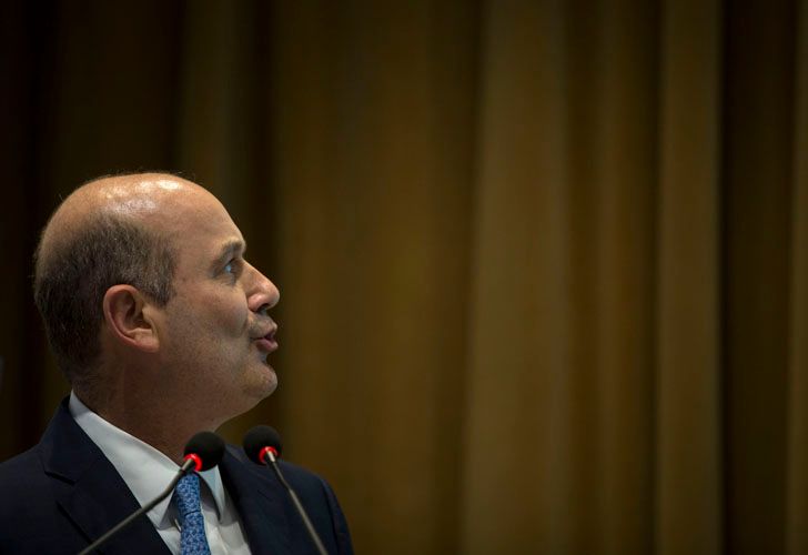 El dólar sigue imparable: supera los 23 pesos en algunos bancos