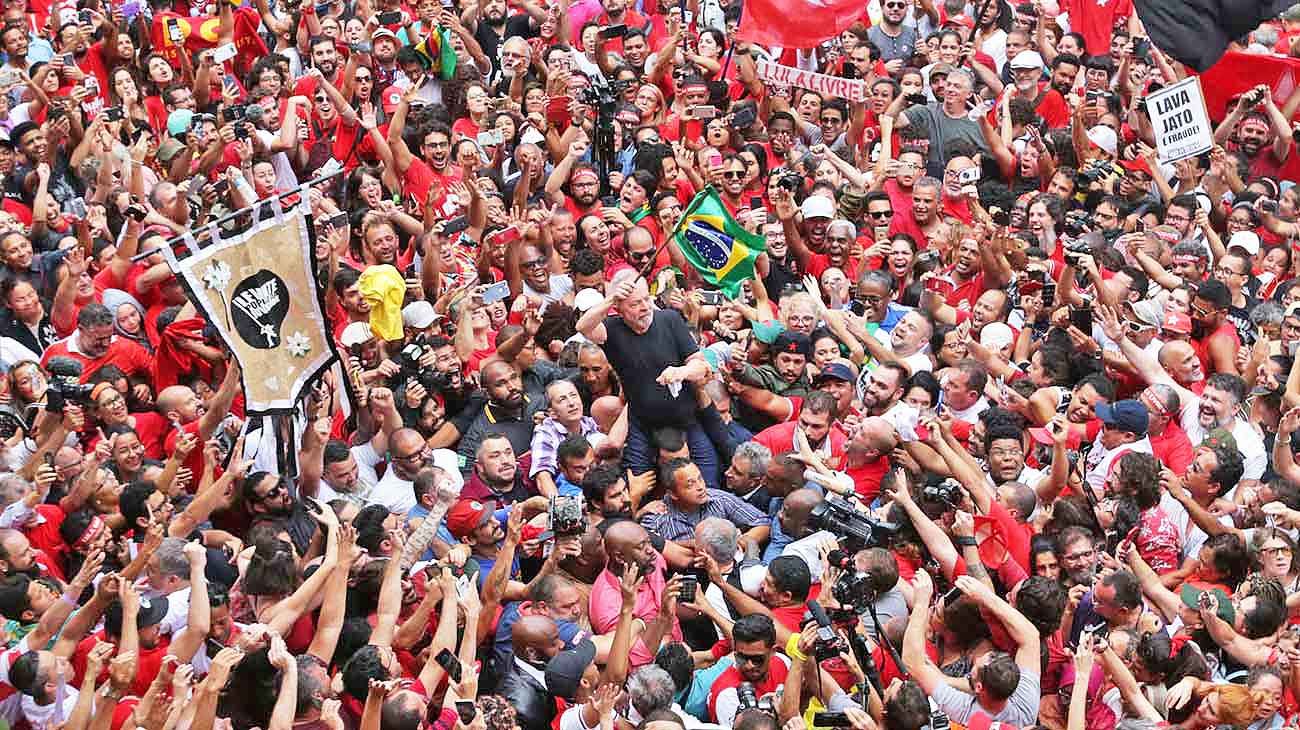 Lula vuelve al ruedo político "petista, de izquierda y socialista"