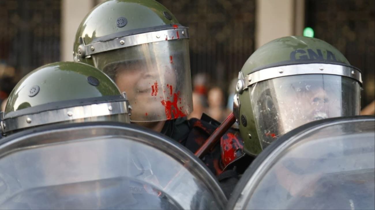 Las imágenes de los incidentes en las afueras del Congreso en medio del debate por la Ley Ómnibus