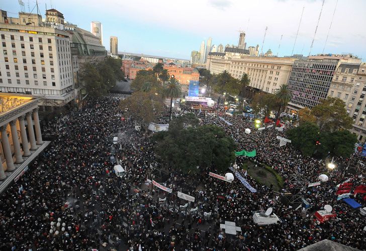 En una Plaza de Mayo repleta: “La sociedad ha reaccionado con firmeza”