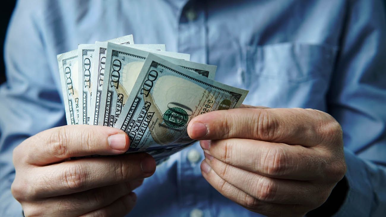 El dólar Blue cae y se vende a $ 203