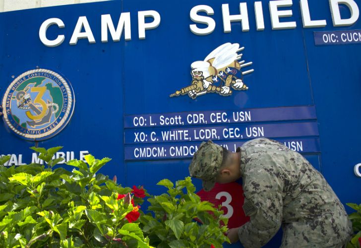 Despiden a un marine que deambulaba desnudo y borracho en una base en Japón
