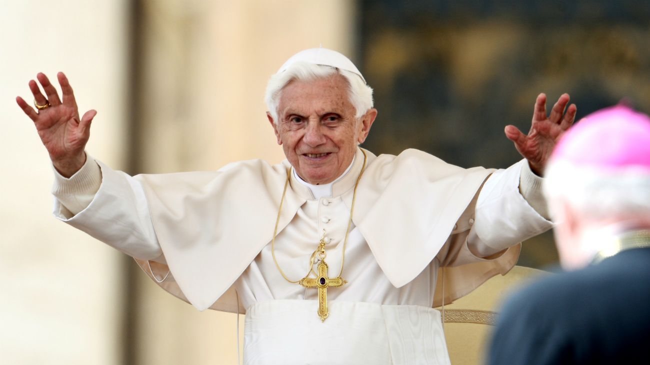 Benedicto XVI borra su nombre del controvertido libro que defiende el celibato