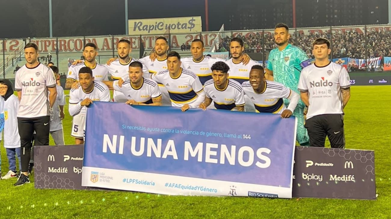 Villa posó con una bandera de Ni Una Menos a horas del veredicto por violencia de género