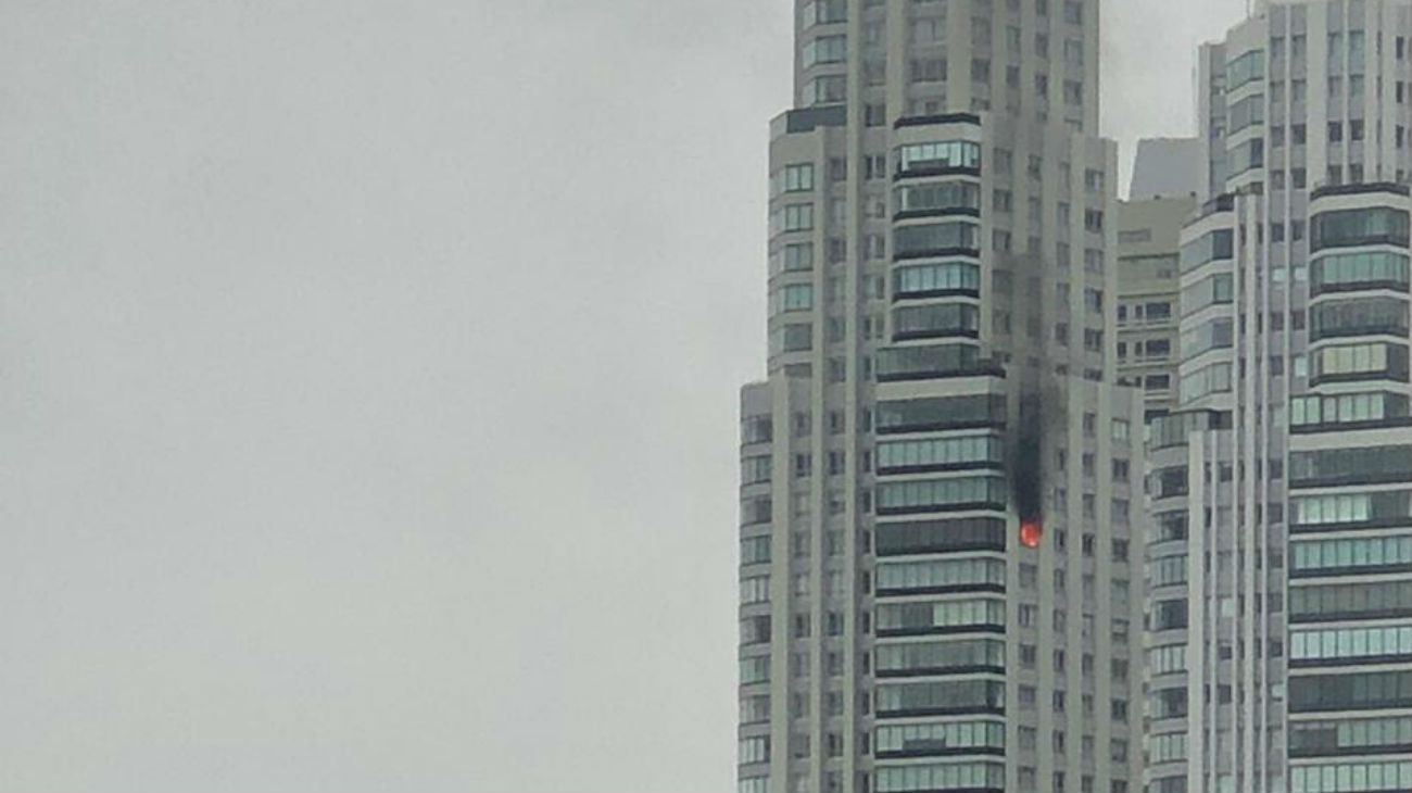 Se desató un incendio en una torre de Puerto Madero