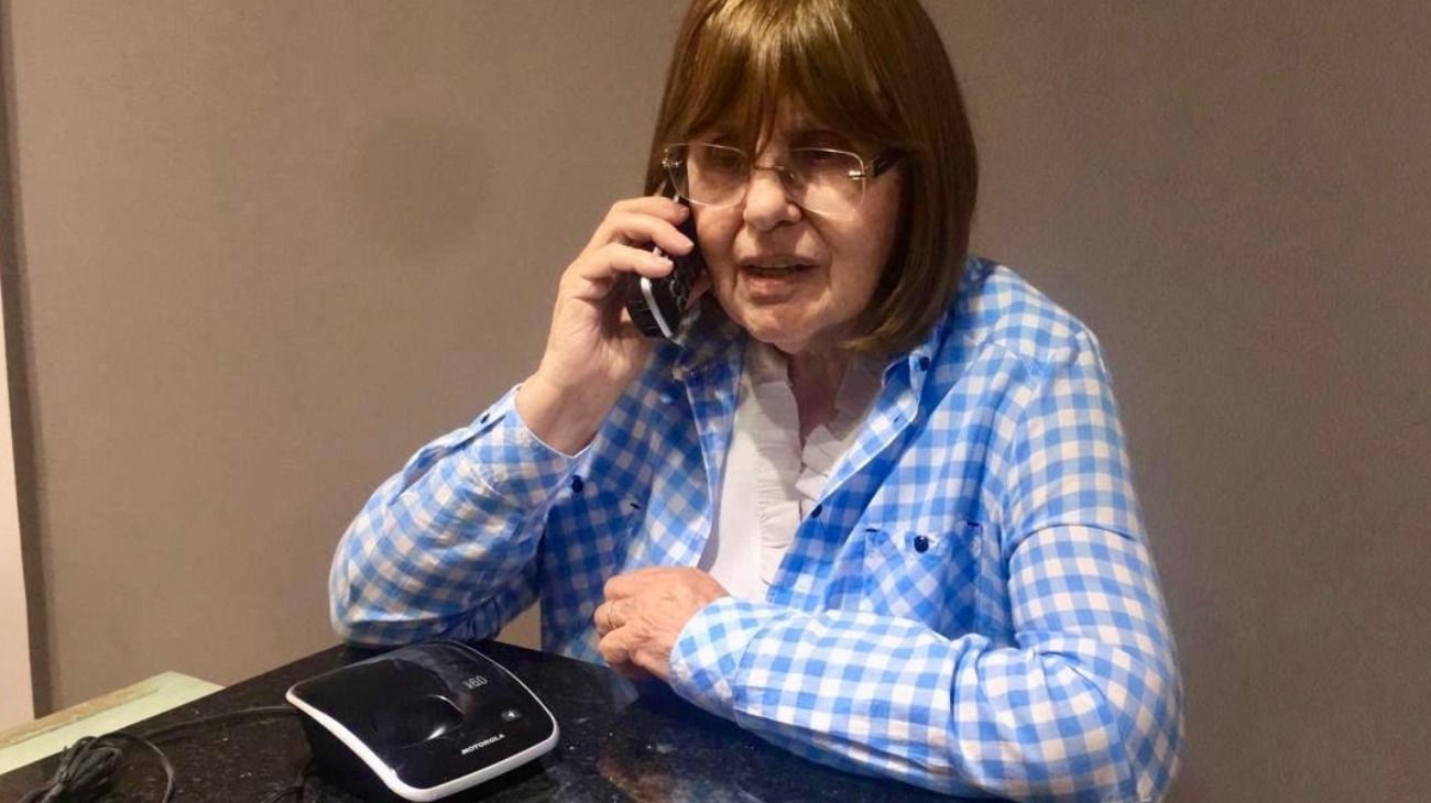 En la era de las redes sociales, el teléfono fijo ayuda a combatir la soledad de los abuelos