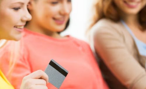 Cómo pueden invertir los jóvenes sus primeros ahorros