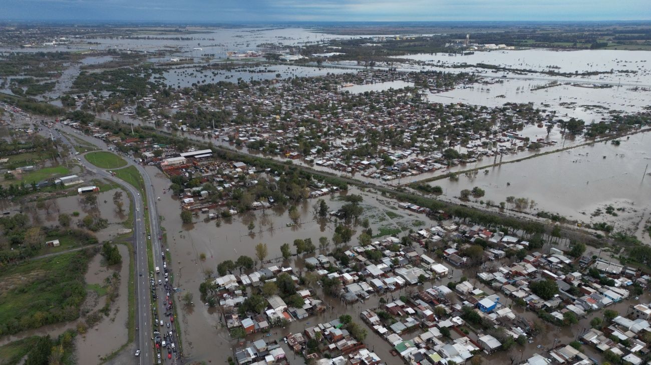 Encontraron el cuerpo del hombre que se arrojó a un arroyo durante el temporal en Buenos Aires