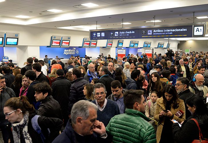 Gremios aeronáuticos llaman a un nuevo paro el próximo martes