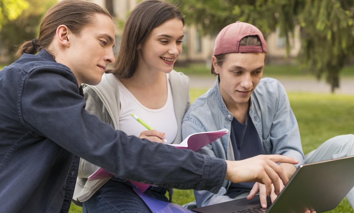 Los mejores consejos para acompañar a los adolescentes en la elección de una carrera