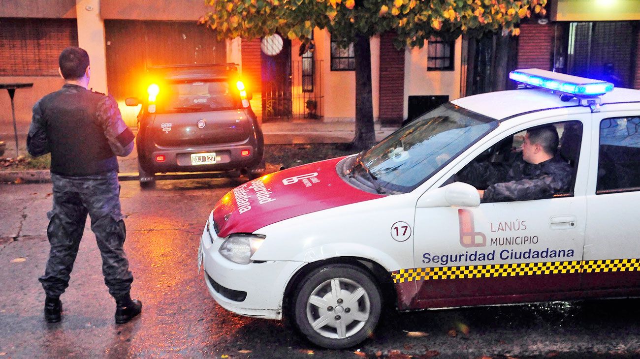 Lanzan un plan antientraderas con policías que custodian a los vecinos hasta sus casas
