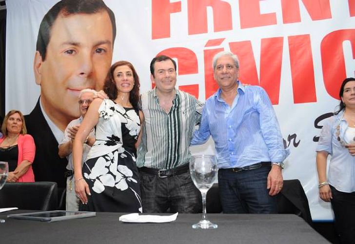 Zamora, sin "re-re", postuló a su esposa como gobernadora