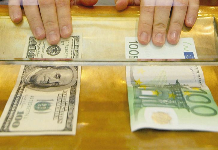 El dólar paralelo al mismo valor que el euro