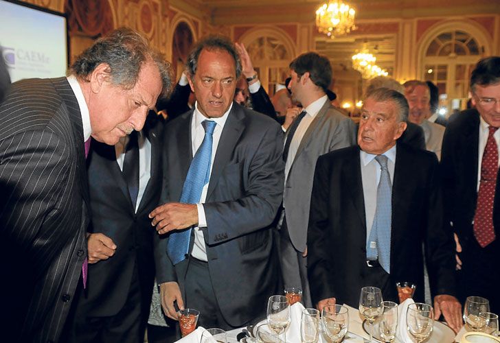 El banquero Brito advierte: “Algo hay que hacer con el dólar”