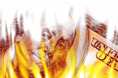 A quién le sirve un dólar ardiente que solo calienta pobreza