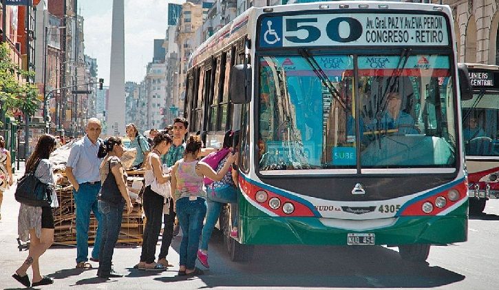 Febrero llega con subas en prepagas, transporte y tarifas eléctricas