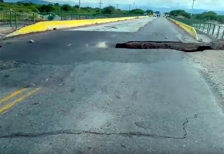 Video: así se desmoronó un puente en Catamarca