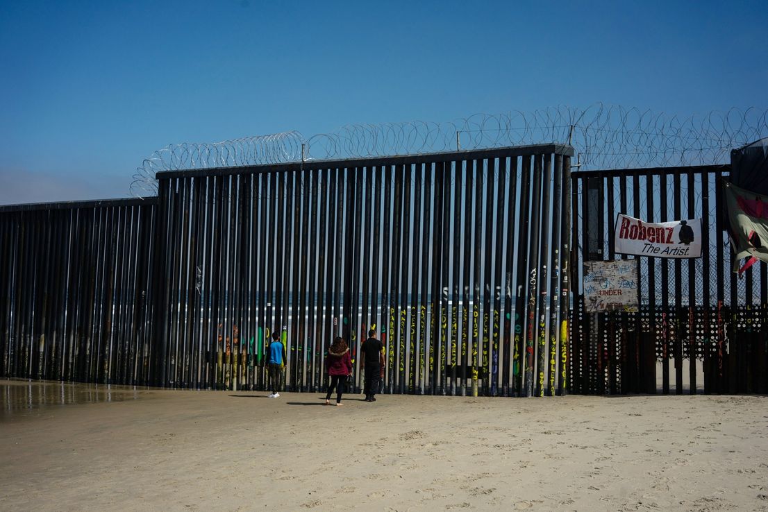 Las detenciones de migrantes en EE.UU. cayeron un 50% desde mayo