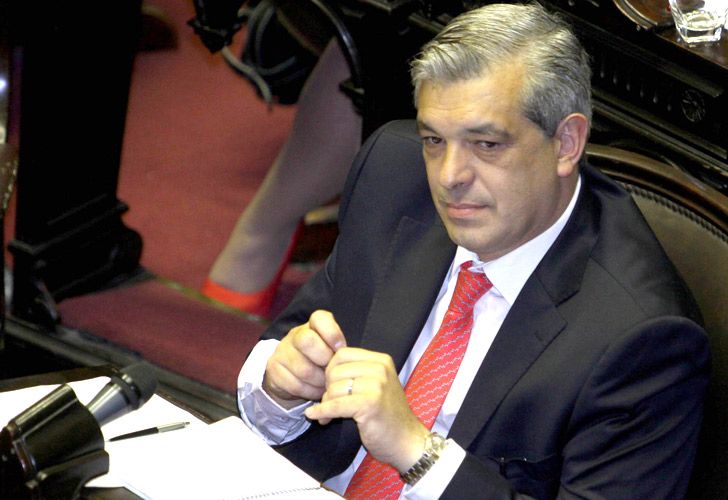 Julián Domínguez justificó su "rajá de acá" a una diputada kirchnerista