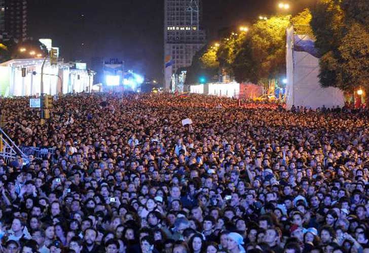 Una multitud celebró el Bicentenario en la avenida 9 de Julio