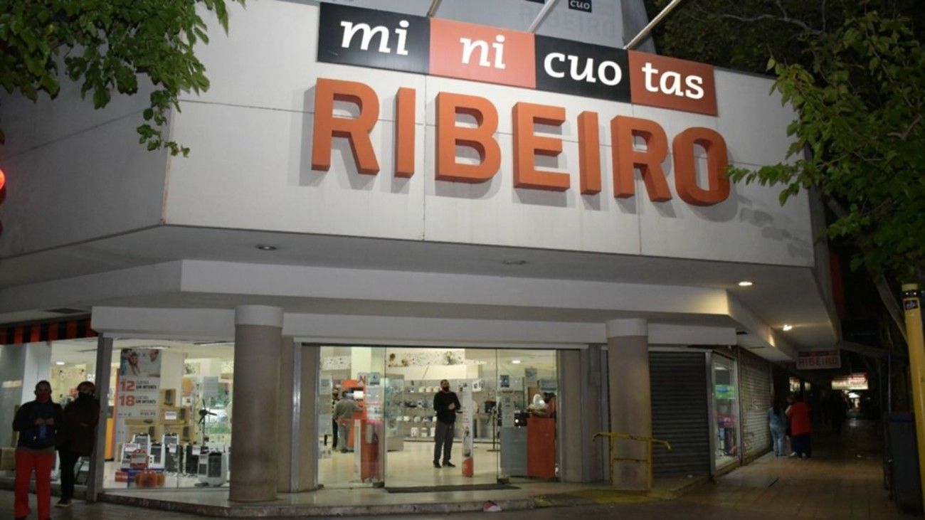 Al igual que Garbarino, Ribeiro atraviesa una crisis económica