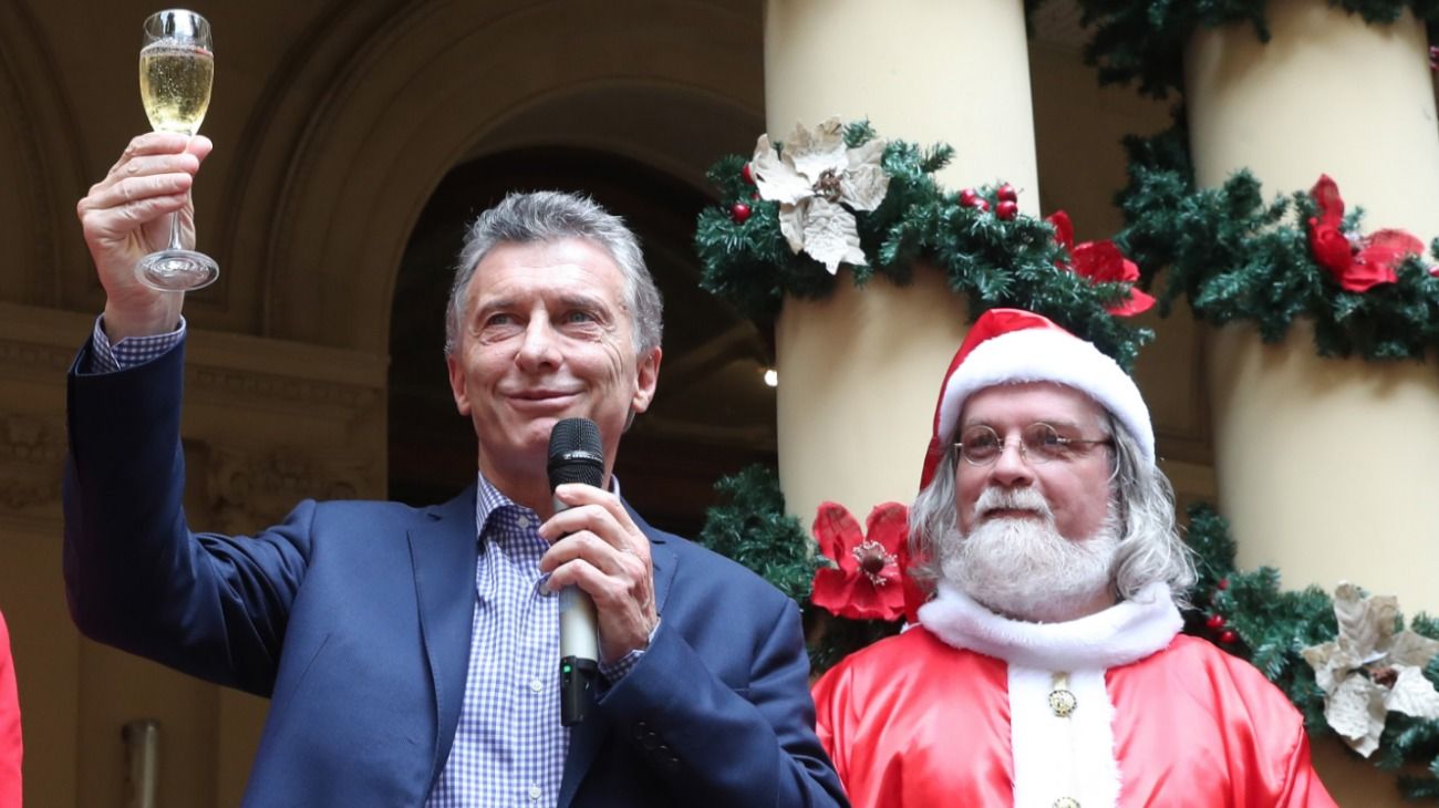 Denuncian al Papá Noel de Macri por no pagar la cuota alimentaria de su hijo
